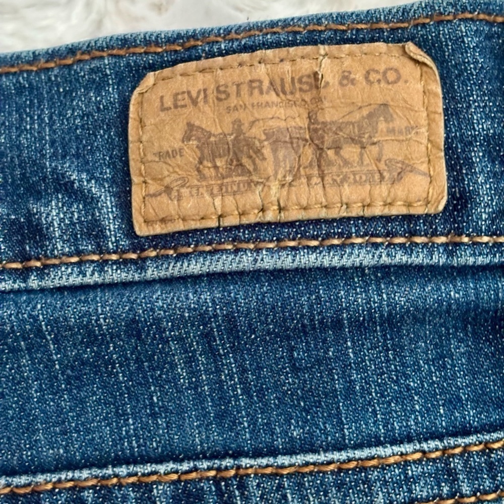 Levi’s 512 Perfectly Slimming Denim Bermuda Shorts Women’s Size 12 Mid-Rise - Picture 5 of 8